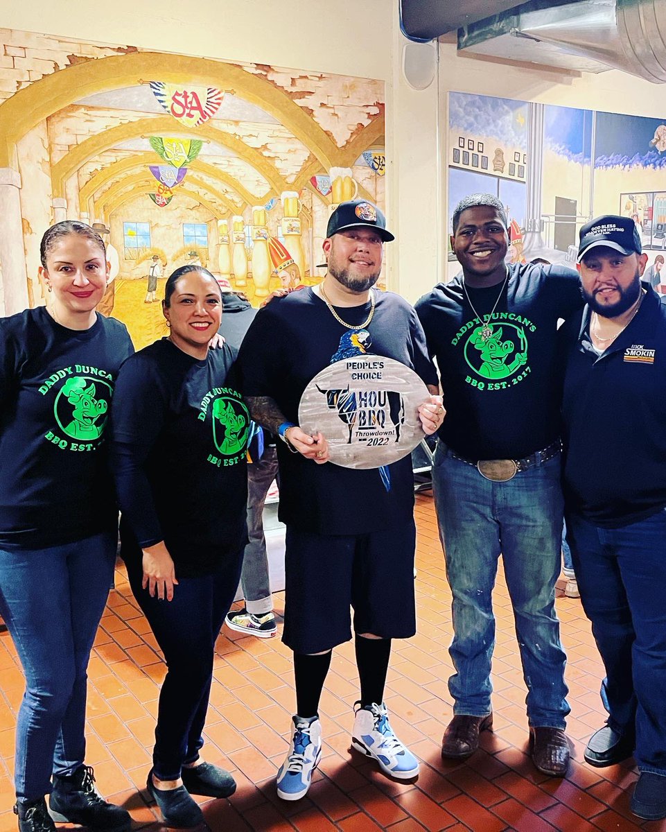 DaddyDuncanBBQ's tweet photo. We took home The People’s Choice Award @HouBBQ Throwdown 2022! Good times https://t.co/dATqX3SVyv