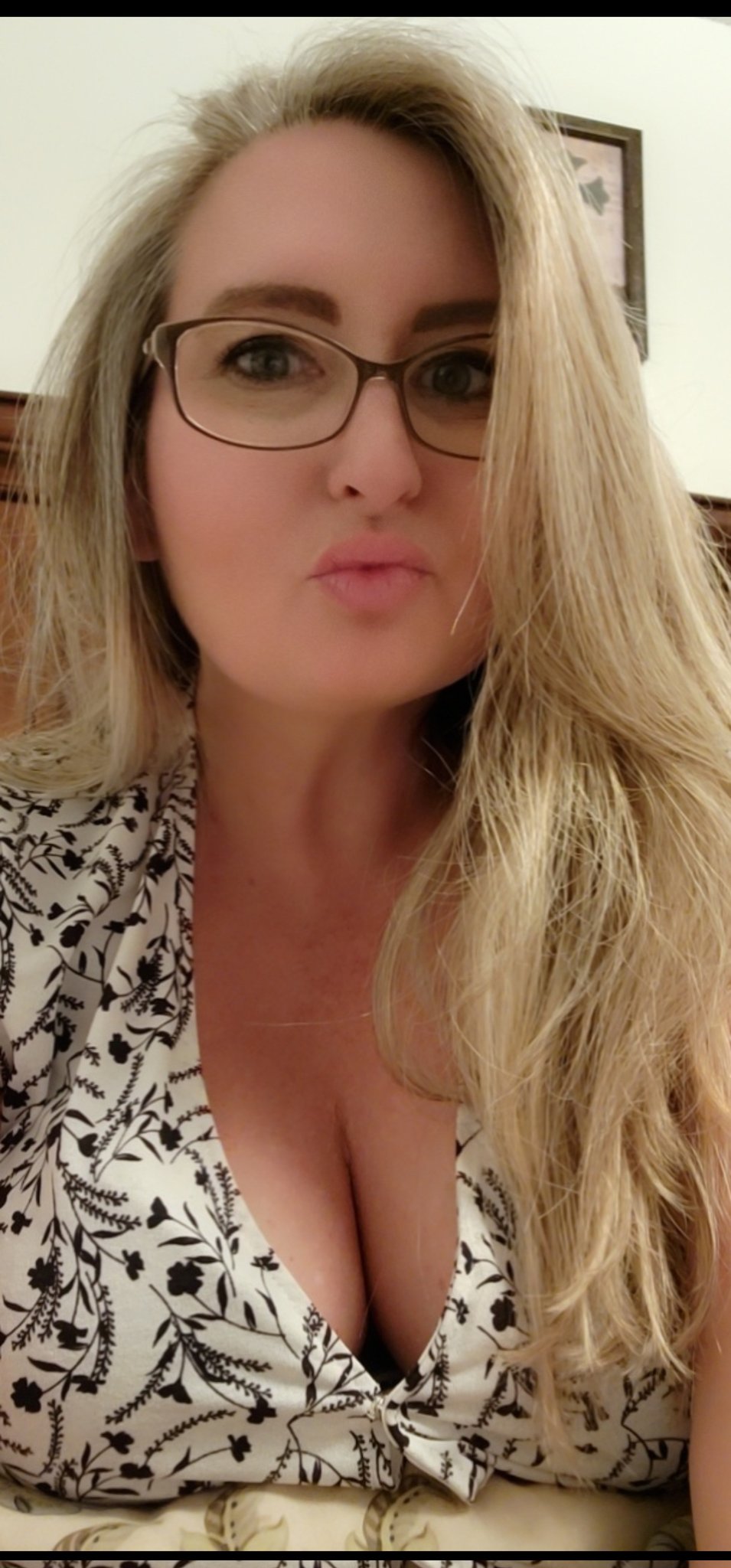 stifler-s-mom-parody-on-twitter-cat-barnes30-gparkhurst61-here