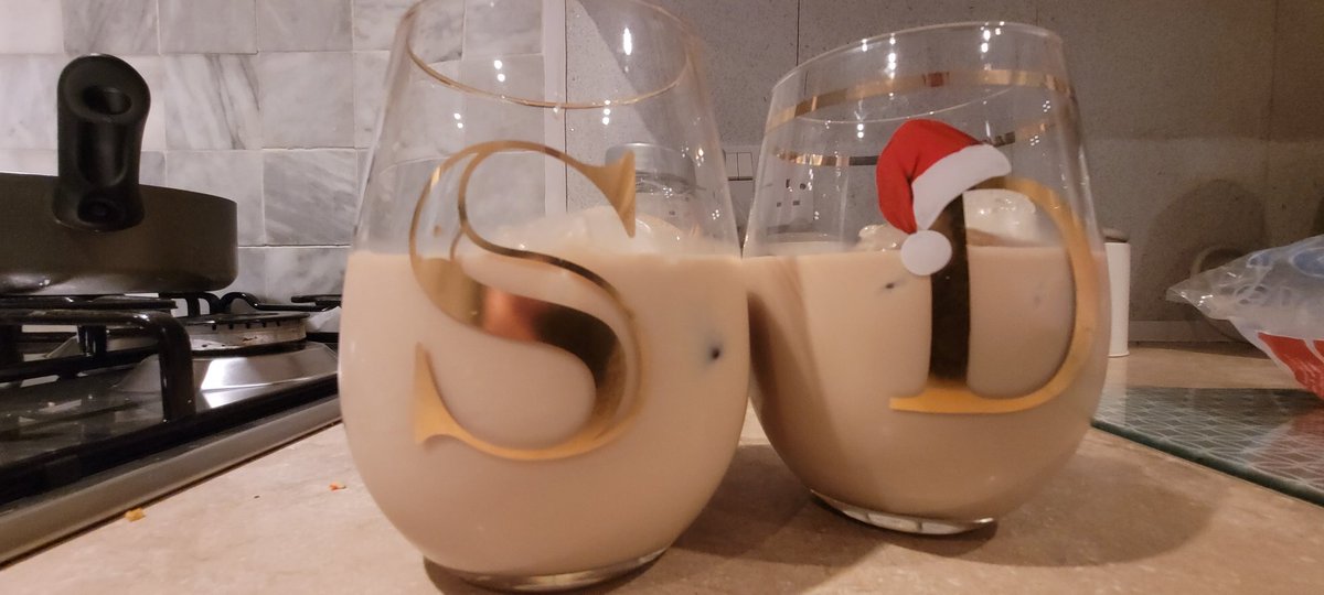 SteveMulville's tweet photo. Volume and measuring was never my strong point..
Least inflation hasn't affected the price of #Baileys🍸
#AsdaPrice 😉
🤶🎅 https://t.co/YrdRfKCa4L