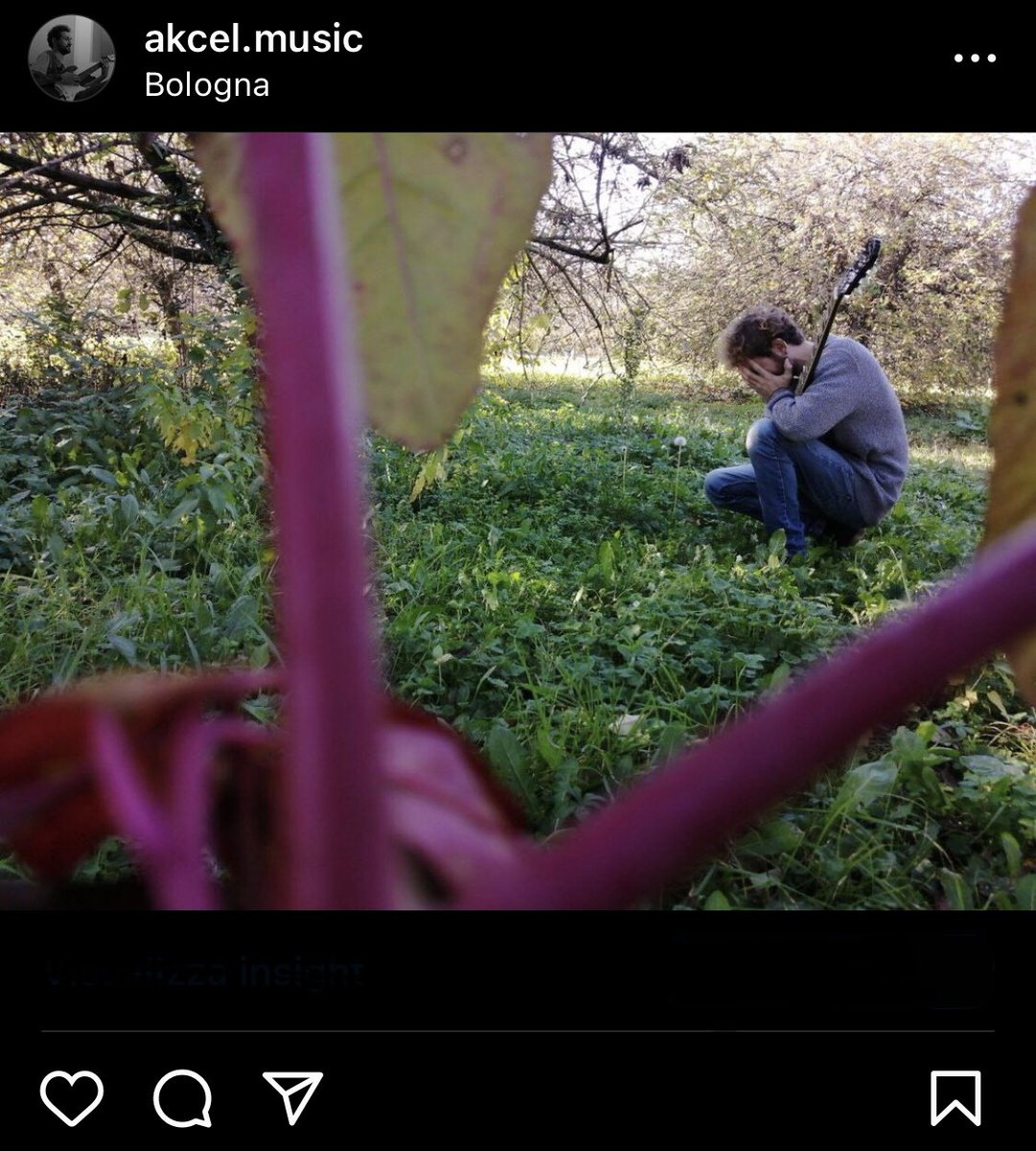 akcel_music's tweet photo. Affrontare le proprie paure le priva del loro potere.
Vecchia foto di me con le mani in faccia e la chitarra in braccio nel bosco 🫣
#photo #guitar #music #fear https://t.co/YJnzLF3JfT