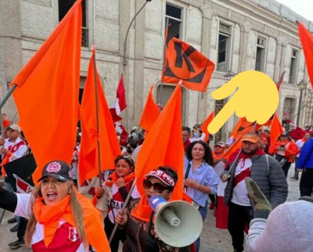 ChacoteroPeru's tweet photo. Cecilia Chacón la sentenciada por corrupción marchando contra la corrupción 😁 https://t.co/4xQihojfyE