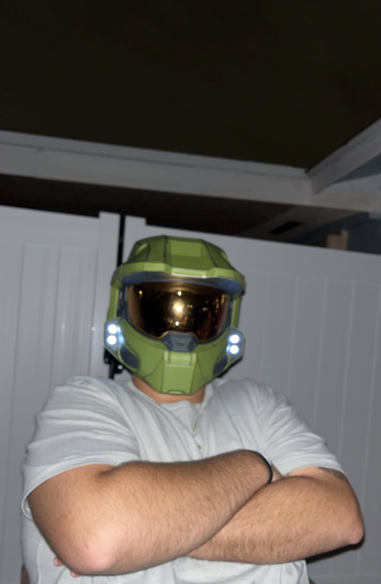 Rodolfo50K's tweet photo. Your not a true halo player if you don’t have a helmet ! https://t.co/K8dy2plGPC