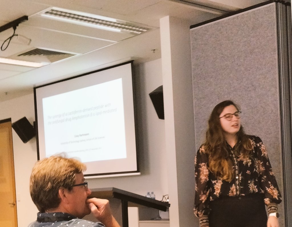 ausbiophyssoc's tweet photo. Last in this session on #biophysics of membranes: Lissy Hartmann on anti fungal peptides @DeplazesEvelyne @UTS_Science @UQscience https://t.co/MZZ9WWpMJv