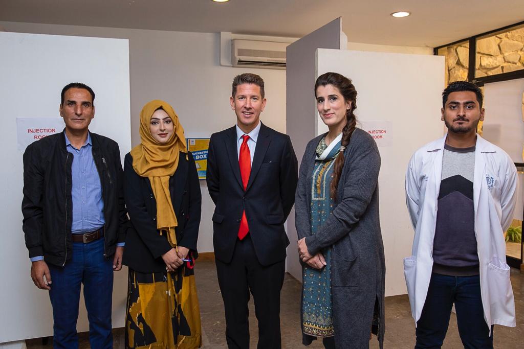 nih_tech's tweet photo. TECH NIH Team in British High Commission, vaccinating the British High Commissioner to Pakistan, Dr. Christian Turner.
@NIH_Pakistan @CTurnerFCDO @ukinpakistan
#TECHNIH #NIH #BritishHighCommission #Vaccination #COVID #COVID19 #Corornavirus #Vaccine https://t.co/8kRqTOIrTe