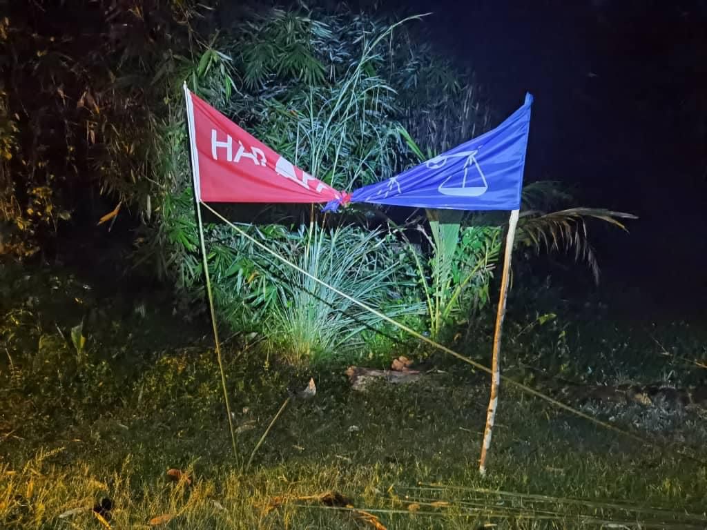 jllmisai's tweet photo. SELESAI..

PM: Anwar Ibrahim (PH) 
TPM 1: Mat Hassan (BN) 
TPM 2: Shafie Afdal (WARISAN) (Sabah Sarawak)

DUN Pahang - MB BN
DUN Perak - MB PH

Jam 10am hari ini, Hotel Pacific PWTC. 

Kerajaan PH 82 + BN 30 + Warisan 3 = 115 MP https://t.co/AQY8Zh5Fp4
