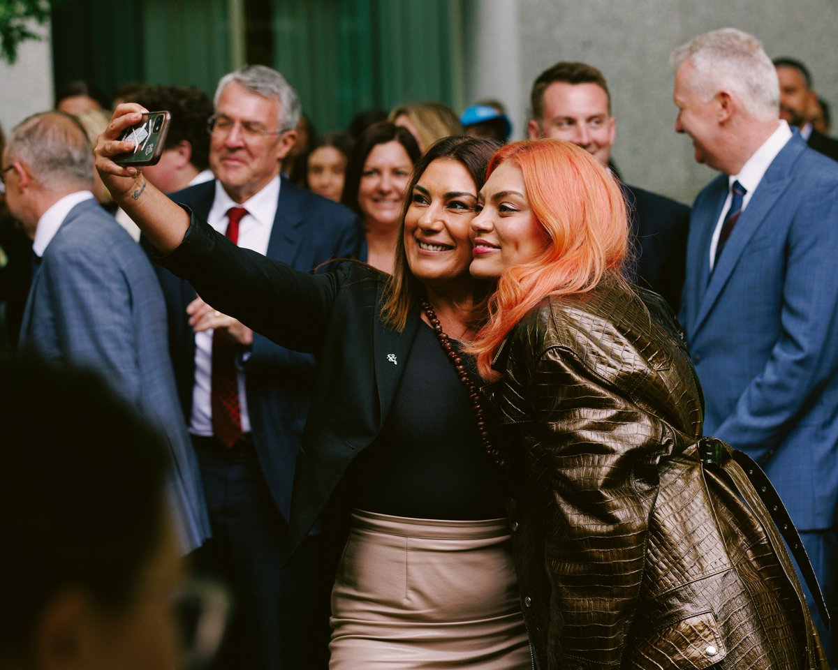 ARIA_Official's tweet photo. Gorgeous @ThelmaPlum_ at her Parliamentary pop-up performance today❣️
@AlboMP @lidiathorpe
📷: @HarryChalker
#ARIAs #ARIAWeek #YouTube
@destinationnsw @YouTube https://t.co/ECkpwPh4xJ