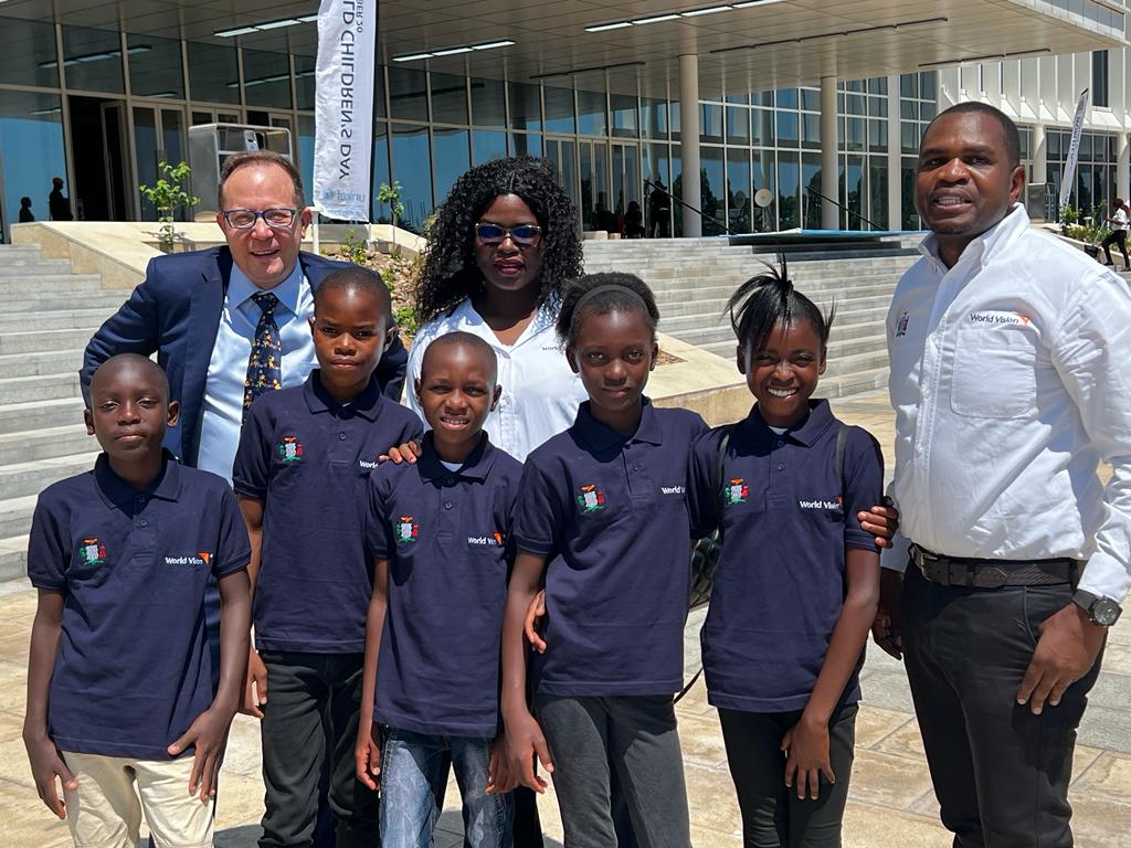 WorldVisionZamo's tweet photo. #Children from World Vision's #Chipapa AP were part of the more than 300 children who participated in the national Commemoration of the #WorldChildrensDay. They presented their Calls To Action to the Presidents of Zambia, Botswana and Zimbabwe; and the Vice President of Namibia. https://t.co/2msqnCtNhy