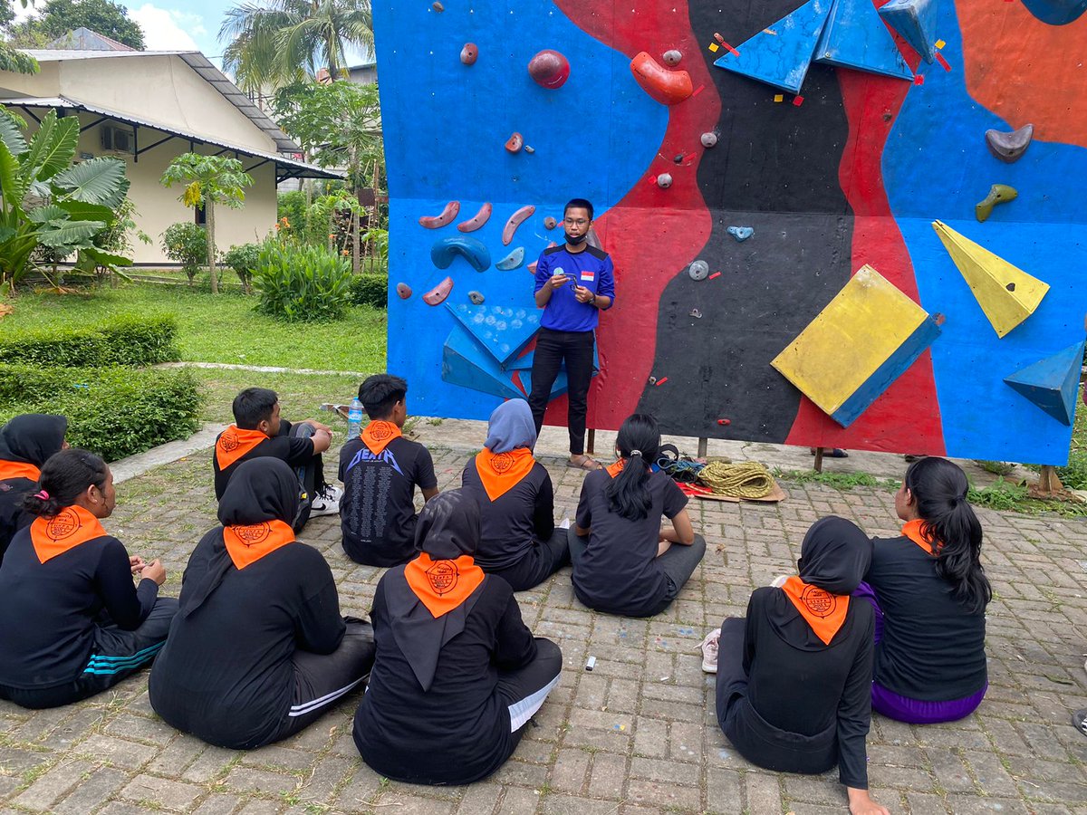 gempasman6's tweet photo. Climbing Perdana AM 28 🧗‍♀️
Pada tanggal 19 November 2022
Di universitas Krisnadwipayana ✨ https://t.co/8aPV68p9GH