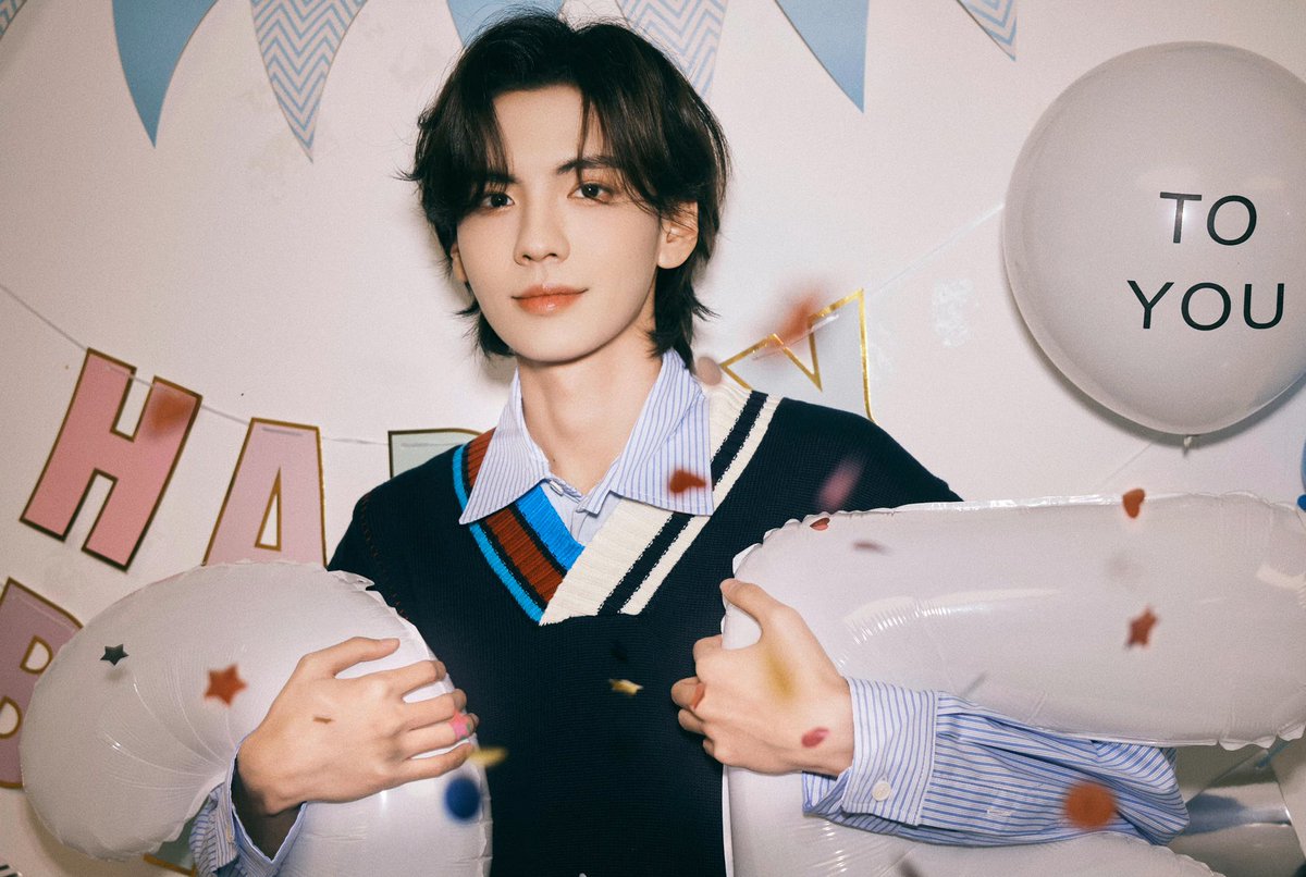 dramaskfan's tweet photo. Parabéns para #BiWenJun. 🎉🎂
O ator está completando 25 anos hj (21/11). Muitas felicidades e sucesso p/ ele.
Mais 📷: https://t.co/5TFyc4ZWua
#毕雯珺 #九霄寒夜暖 #TheSilenceOfTheMonster #SeizingDreams #ALeagueOfNobleman #DuoMeng #NiChang #SweetTaiChi #InAClassOfHerOwn #cdrama https://t.co/4hKKyEXi4z