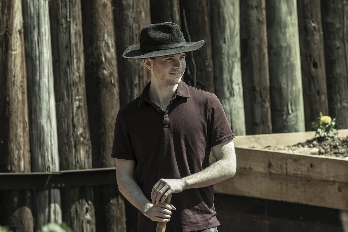Chandler Riggs made a surprise cameo appearance in the series finale of #TheWalkingDead at the reborn Hilltop Colony!
#TWDFamily 