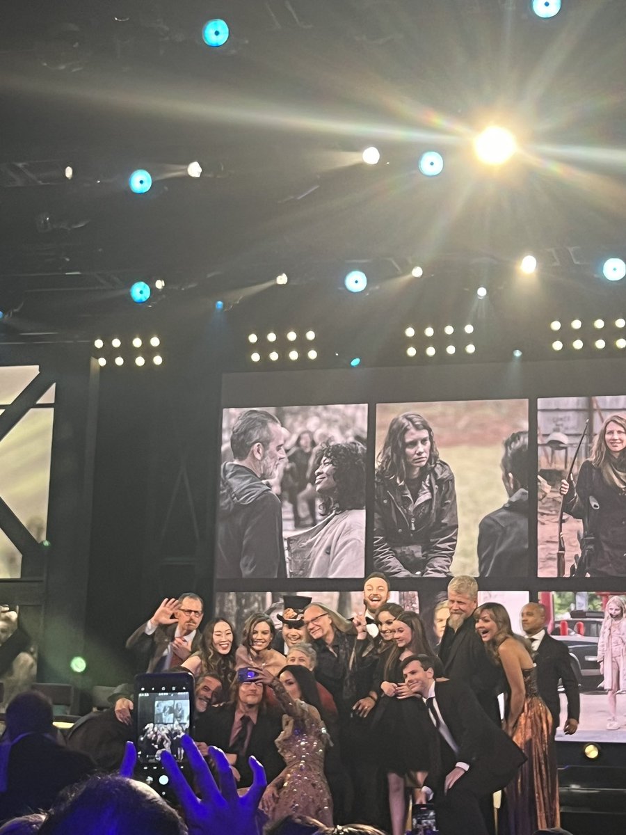 andysrick's tweet photo. CRYING #TWD https://t.co/5Y9spGOqB1