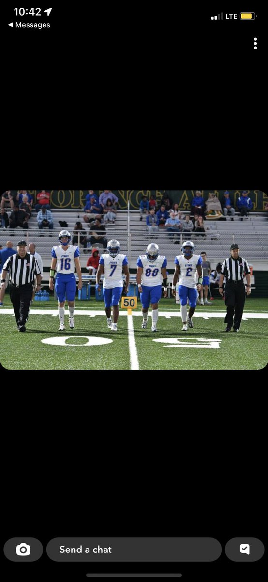 CookKyai's tweet photo. Man this don’t even feel real. I remember in 10 grade on varsity getting my first touchdown. Now I’m cleaning my locker. Time moved to fast .I remember the 2019 class telling me how fast the senior year goes by. I wish I can still have a other year with my brothers.2️⃣out❤️ https://t.co/aCZkowjVfW