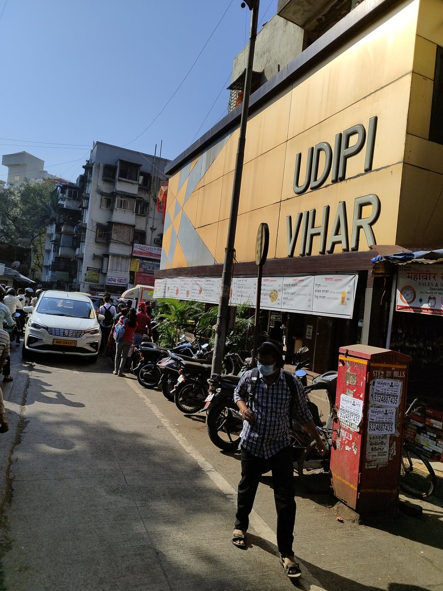 gskasar's tweet photo. @MTPHereToHelp 
Can you clear this parking? There is no space for pedestrians
Loc: Aarey Road, Opp Aarey Chowki https://t.co/CIb5joFgI7