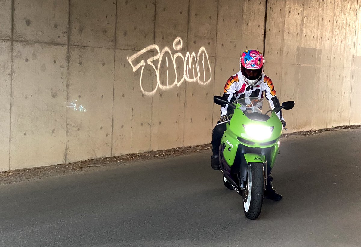 AFGMOTO's tweet photo. QUARTERFLASHはヘルメットとセットが一番かも知れないが、AIRFRAME PRO BEASTIE BUNNYもマッチする。
https://t.co/DqLLNq2yWf #iconmotosports #afgmotosports #icon #iconライフスタイル #airform #airframepro #バイク https://t.co/5mqDCF9FBF