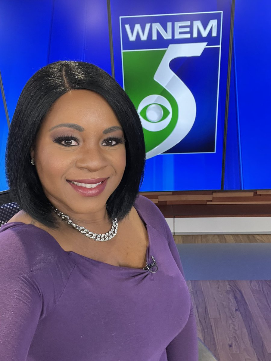 RayvinBleuNews's tweet photo. WNEM News at 11 is starting late but I hope you all are still watching. We’ll have news, weather &amp; sports shortly.
#newsyoucancounton #weekendanchor #newsanchor #anchor #reporter #mmj #weekendcrew #mmjane #thatnewslife #urbannewslifestyle #saginaw #flint #baycity #michigan https://t.co/i9X6ppe022