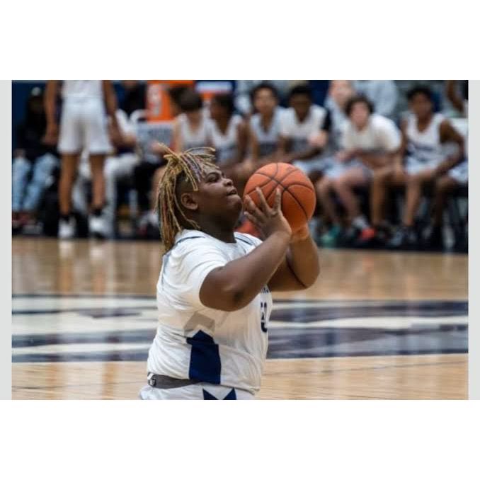 tnec_IN's tweet photo. US: Young student born without legs makes it to his school's basketball team 👇
#basketball #USstudent #nba https://t.co/mQzTMh6IoN