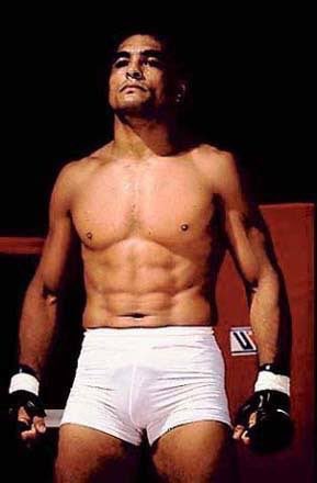 tshirtsjapan's tweet photo. 今日 #11月21日 は #ヒクソン・グレイシー さんの誕生日🎂🎁
おめでとうございます🎉㊗️
#ブラジリアン柔術🇧🇷
#グレイシー柔術🥋
#最強🤴
#400戦無敗😁
#グレイシー #柔術 神話⚪️
#Rickson #Gracie👊
#総合格闘技 が
#バーリトゥード→#NHB→#MMA
と進化する過程の立役者😼 https://t.co/sB1y9mfu9r