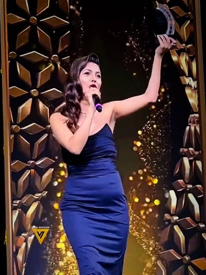 "Tu Meri hai Aur tu meri hi rahe gi"✨
From calling his trophy her own to dedicating her own award to him.💗🥺

#SidNaaz