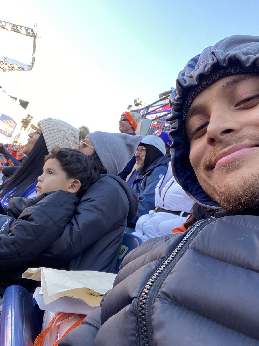 eross1521's tweet photo. A 3-part story: thanks @Broncos 😪 https://t.co/osfnSGmOeU