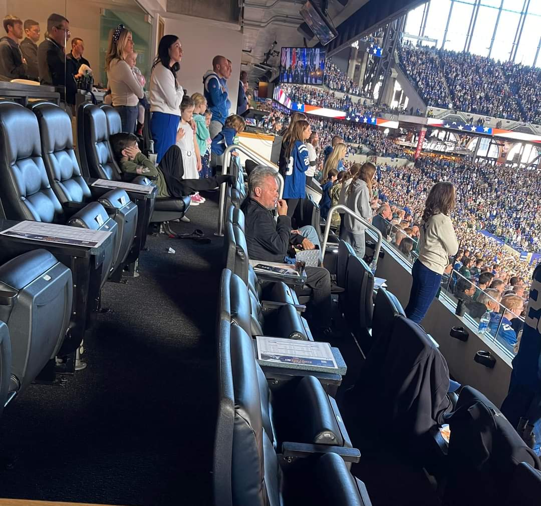 mrdent78's tweet photo. @dandakich  Can we get a comment on John Mellencamp  being too lazy to STAND for our National Anthem https://t.co/hsSEGxH5Gd