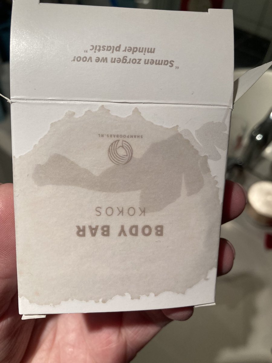 _WoW_Kelly_'s tweet photo. @ShampooBarsNL is dit normaal voor een shampoo bar (body bar) om te doen, als deze ongebruikt in de kast ligt?🥲 https://t.co/SuVh3WFNNC