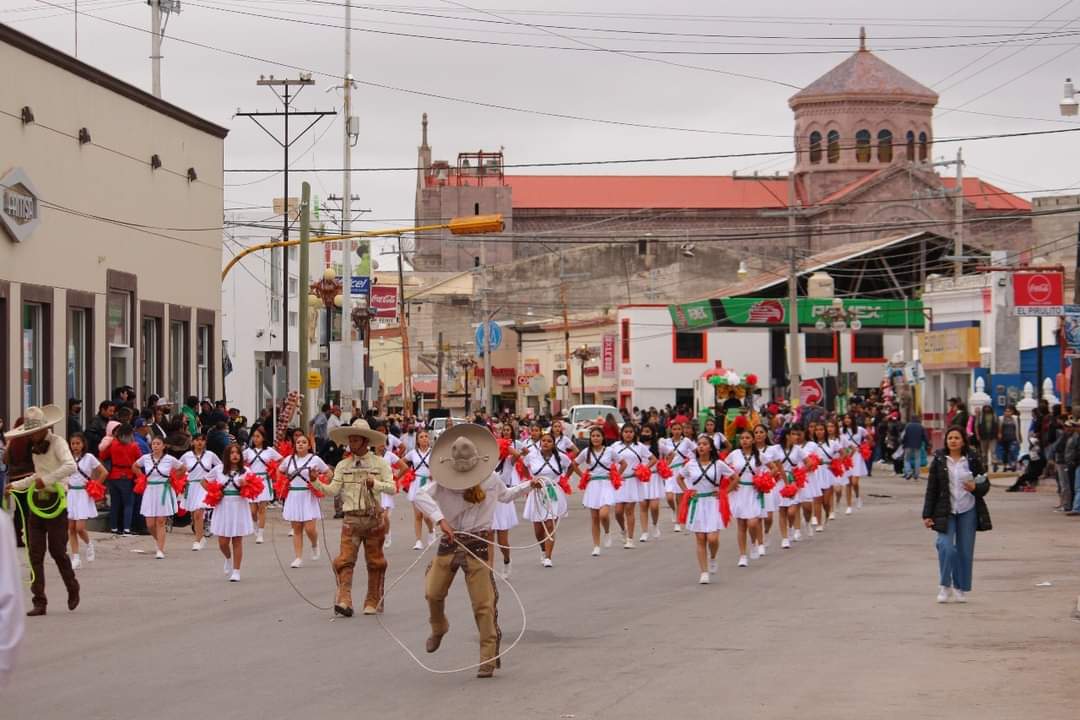 cbta52's tweet photo. CBTA52 presente en el desfile conmemorativo del "CXII Aniversario de la Revolución Mexicana"
#dgetaycm #CBTA52 #cbta #dgetaycm  #matehuala https://t.co/q40DcK9hTU