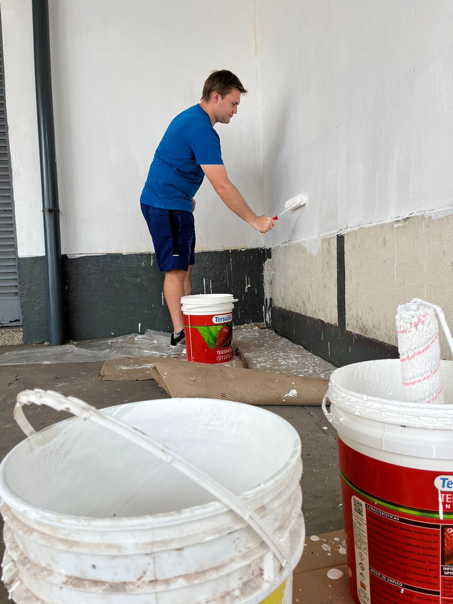 Jornada de pintura en el Jardín de Infantes N°908 con el equipo @juntosHur 🎨 
Juntos vamos a transformar #Hurlingham 💪