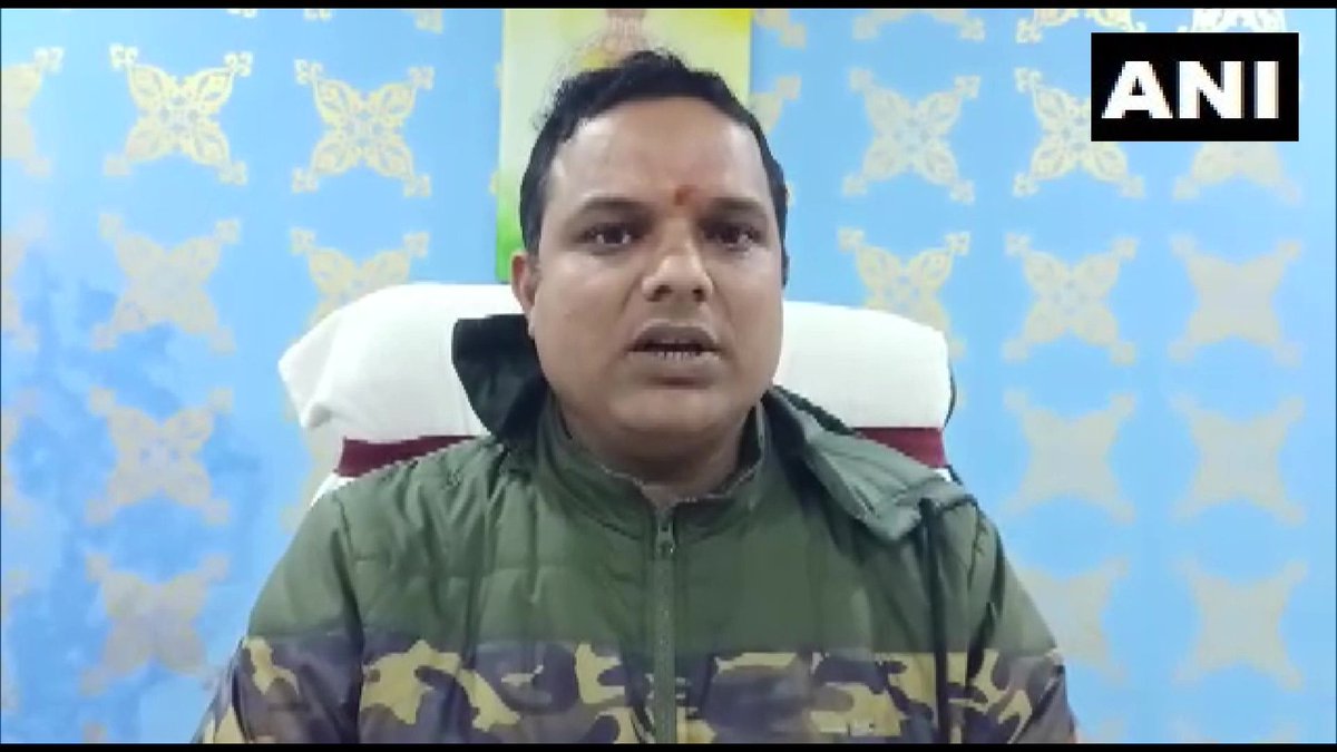 ANI_MP_CG_RJ's tweet photo. Chhattisgarh | Body of a 24-year-old woman was found in the car of the accused, who owns a medical shop in Dayalband area of Bilaspur. The accused had befriended the victim &amp; had allegedly lured her to invest some money in the share market: Kotwali PS house officer Pradeep Arya https://t.co/1Cq7DOcD36