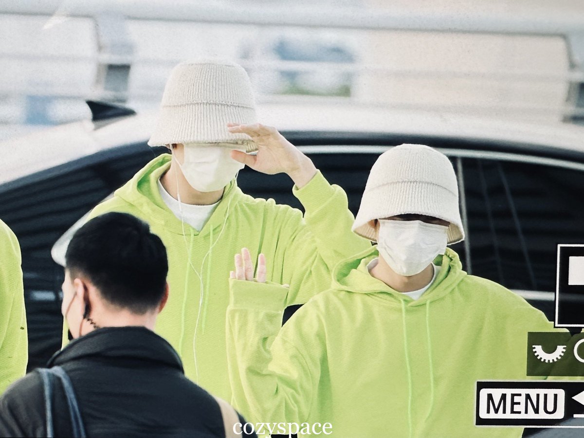 COS_323205's tweet photo. 221121 ICN 당황스러웠다 .. 

#RENJUN #런쥔 #仁俊 #JISUNG #지성 https://t.co/bFsTt0UHQM