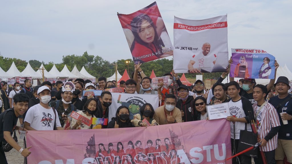 48FamilyBali's tweet image. Guys kalian ngerasa kurang ga sih? Atau pingin lagi nontonin mereka?
#JKT48ShonichiDiBali #JKT48xDjafu