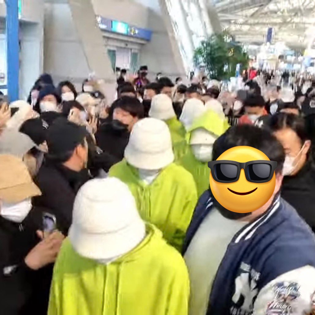 오늘 본 사진중에 이게 젤 웃곀ㅋㅋㅋㅋㅋㅋ 주변색 다 뺏어간 두림