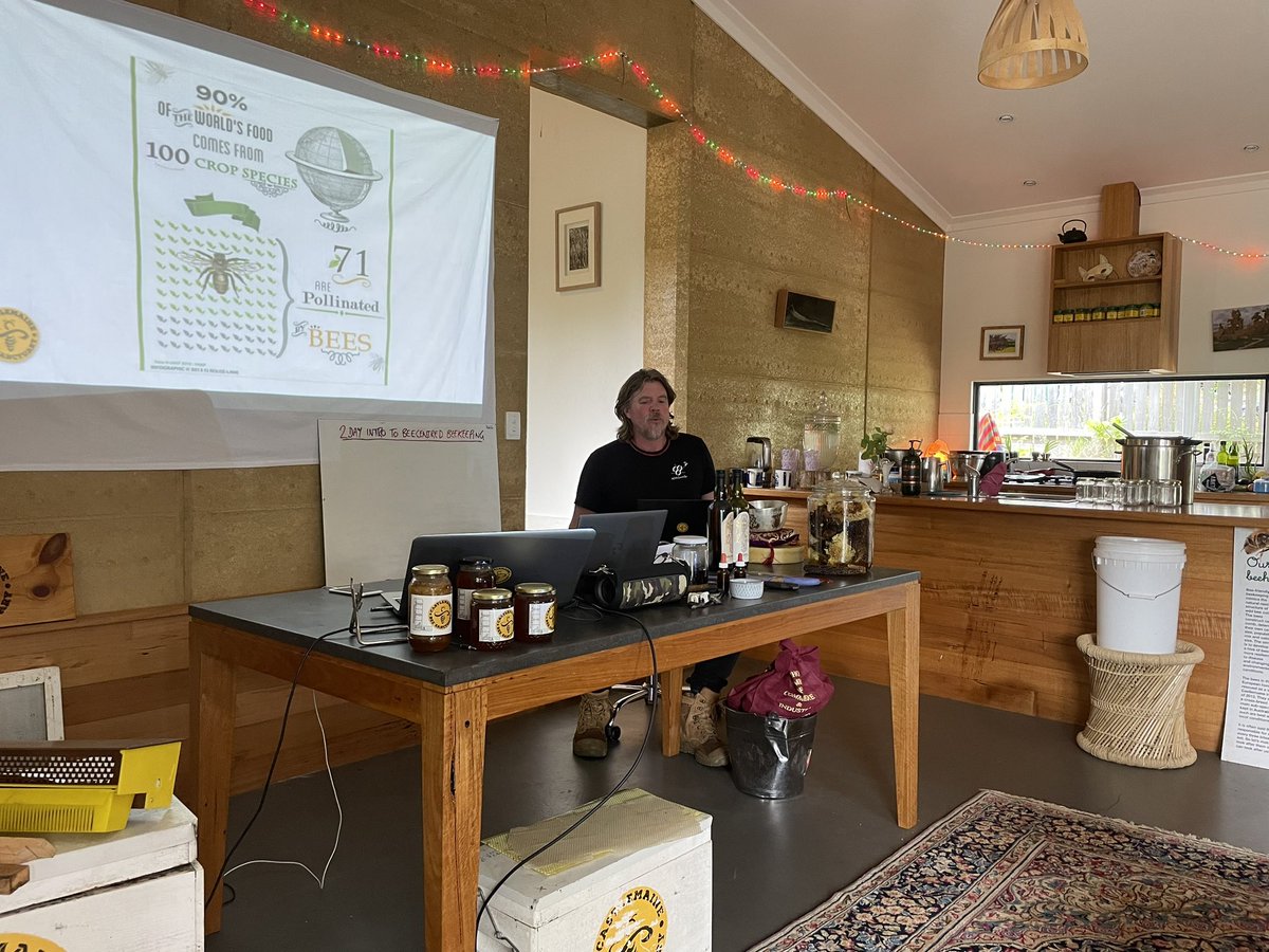 lanibeekeeper's tweet photo. Next beekeeping classses Feb 18-19, March 18-19 2023 #castlemaine #permaculture #naturalbeekeeping https://t.co/bpPeZHaCis