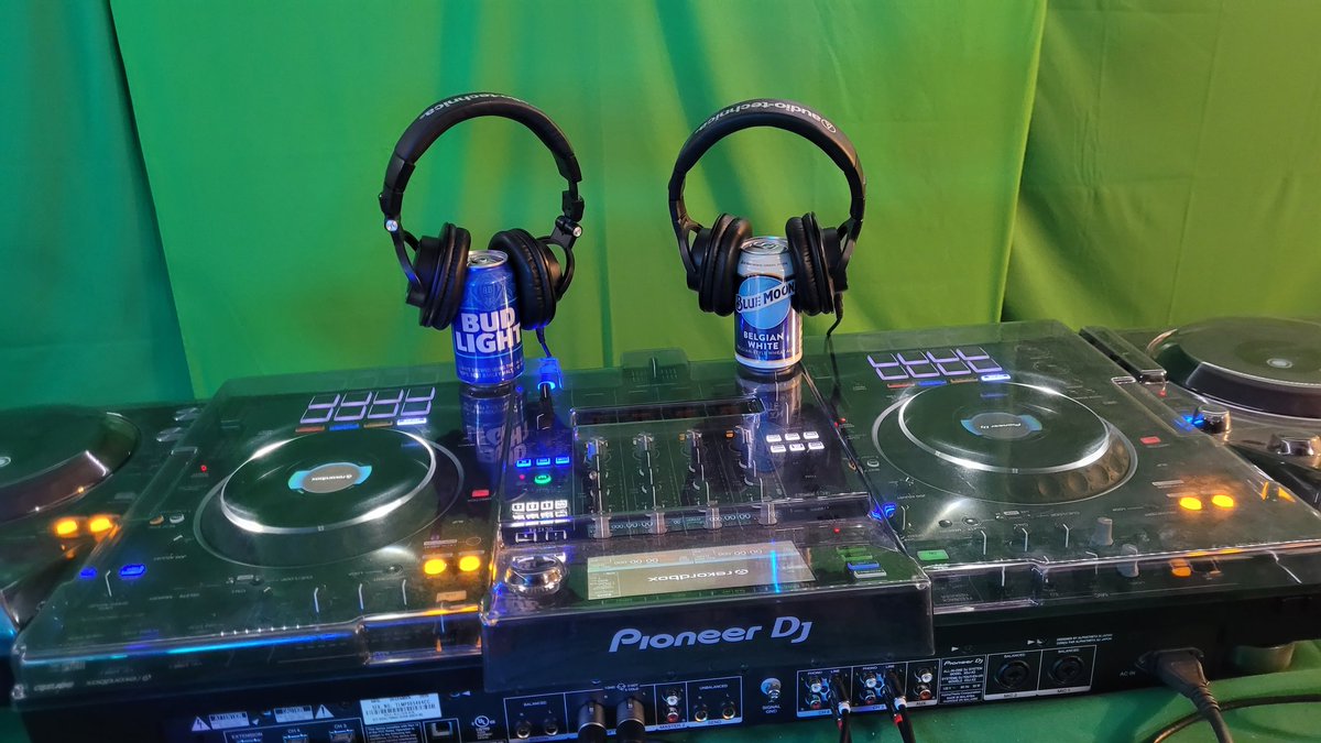 RandyCaris's tweet photo. POV: @outlier981 b2b @PROC808 virtual rave set

Credit: my last two brain cells 🙃 https://t.co/hOQn0YdiWm