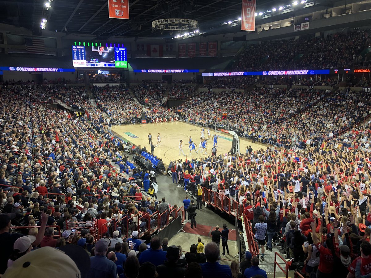 dp_geg's tweet photo. Hello College Basketball World!!! @ZagMBB @KentuckyMBB #SpokaneArena https://t.co/EF6WvMeV5H