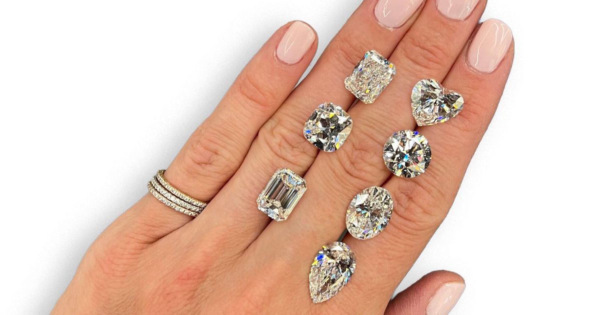 leducgoldsmiths's tweet photo. "It may seem strange, but a two-carat ring may look larger than a three-carat ring depending on the specific cut a jeweler decides to make."

Check out this article sharing a visual guide to four diamond shapes and carat size — plus, tips on how to make your engagement ring l ... https://t.co/AiPZoTssiP
