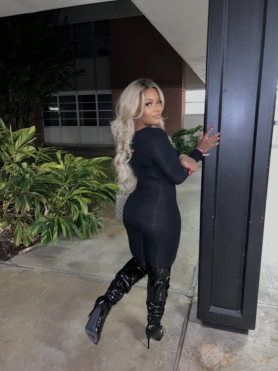 sierraaaliyahh's tweet photo. this look was so fire. #asaweekend22 https://t.co/C3cgtwSOO3