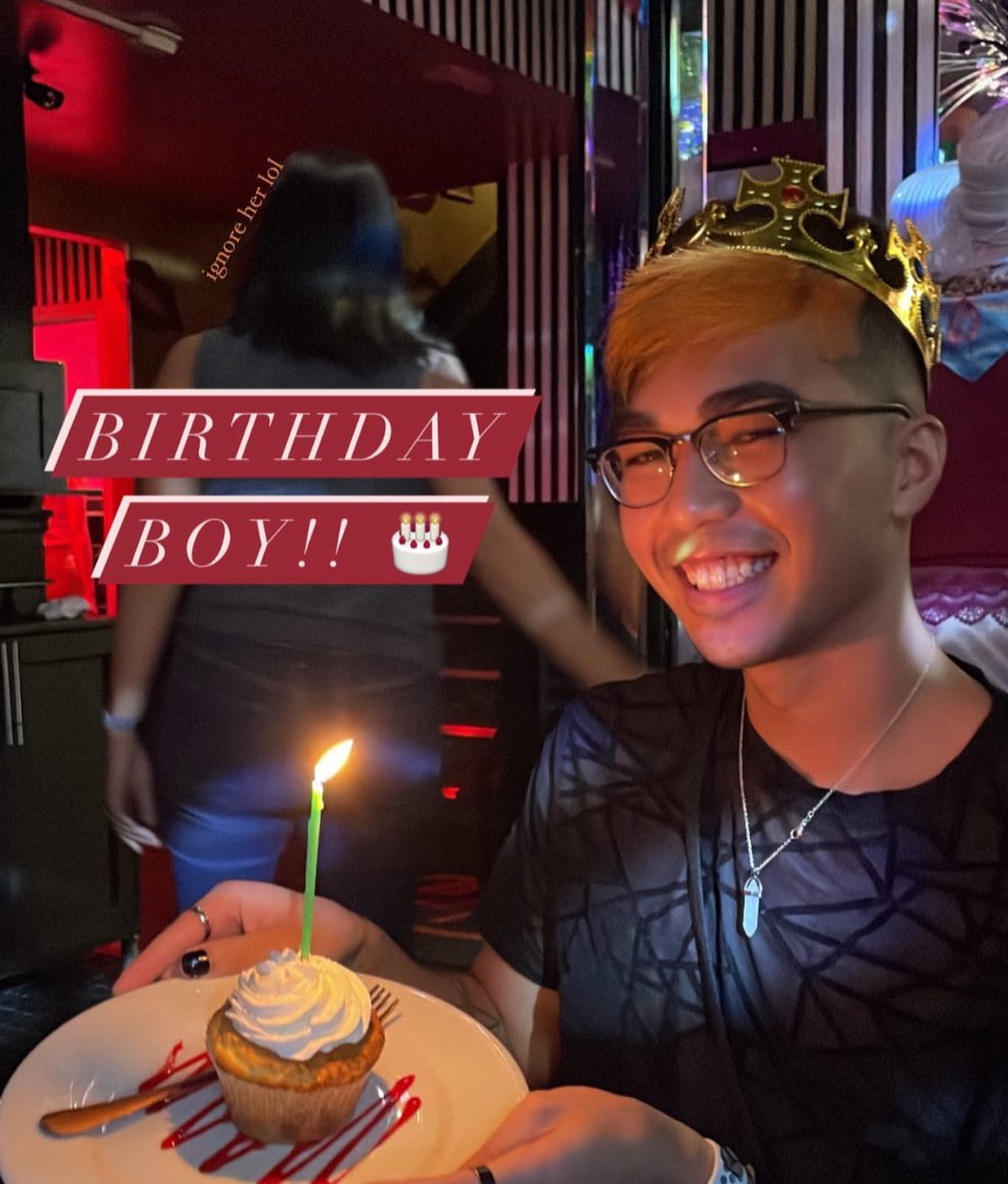 WallflowerKurt's tweet photo. It’s my birthday, send nudes 🥳 https://t.co/T4QPlrwF5Q
