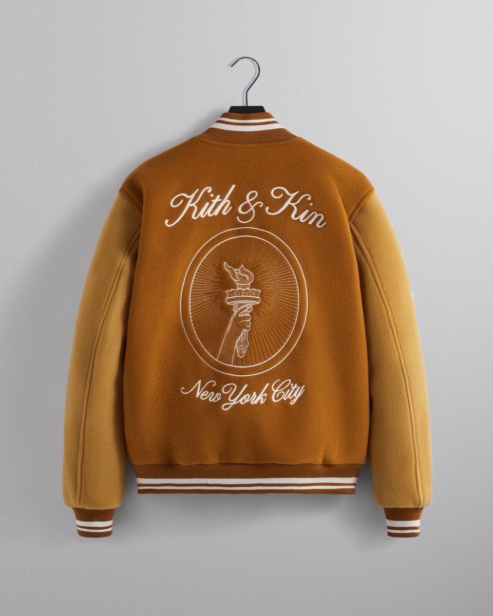 StreetFashion01's tweet photo. KITH Winter 2022 Varsity🖤 https://t.co/WyH0NL72wa