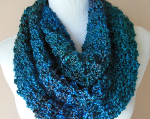 jvozsol's tweet photo. Teal Blue Black Purple https://t.co/YvrJi8Q7PE via @EtsySocial #etsymntt #handmade #infinityscarf #bluescarf https://t.co/v0eIQdjmYx