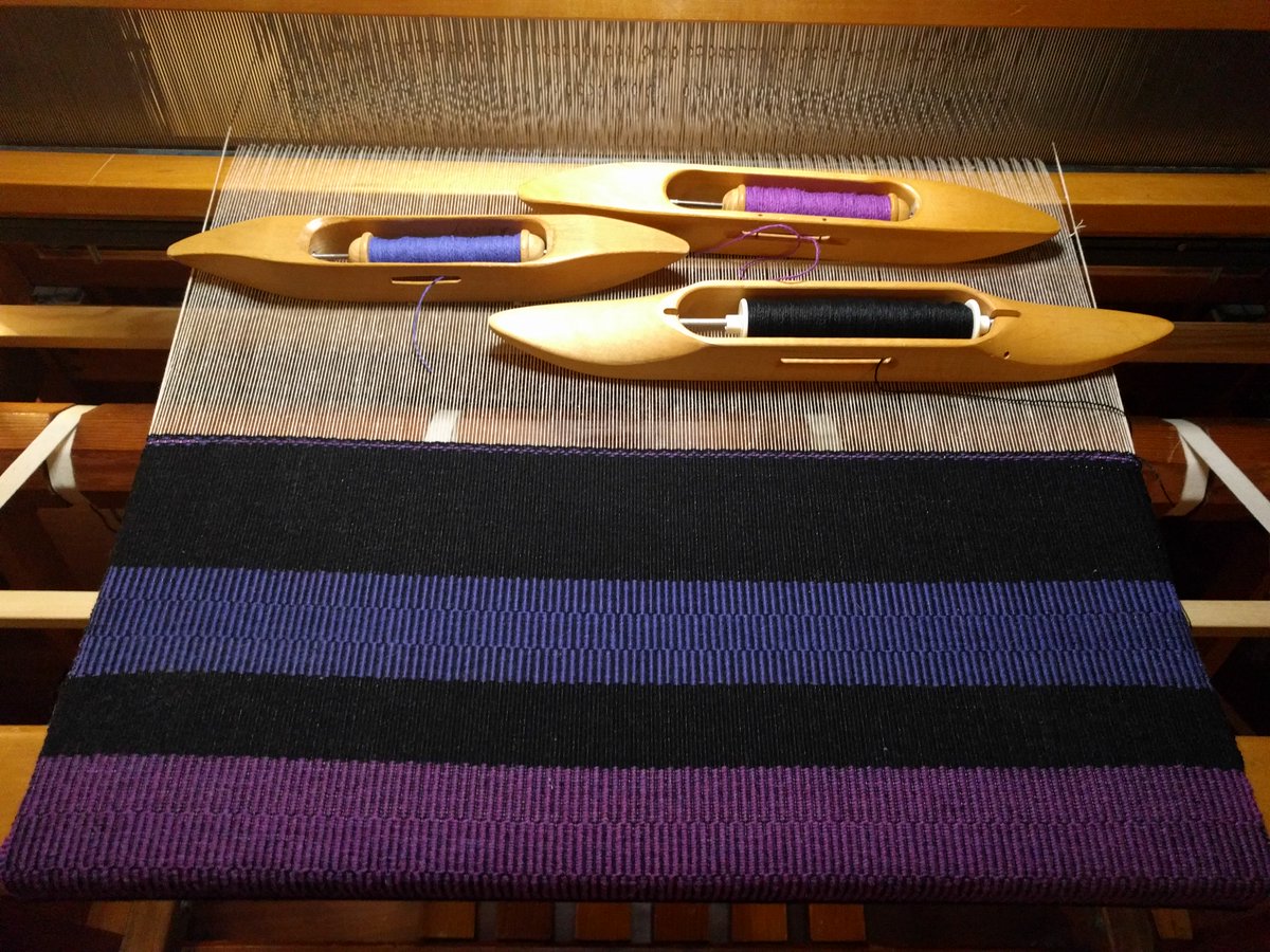 While I didn't get to weave as much as I wanted this weekend, I was still able to get halfway through the fabric for the new tote. Here's the progress after 4 hours. #weaving