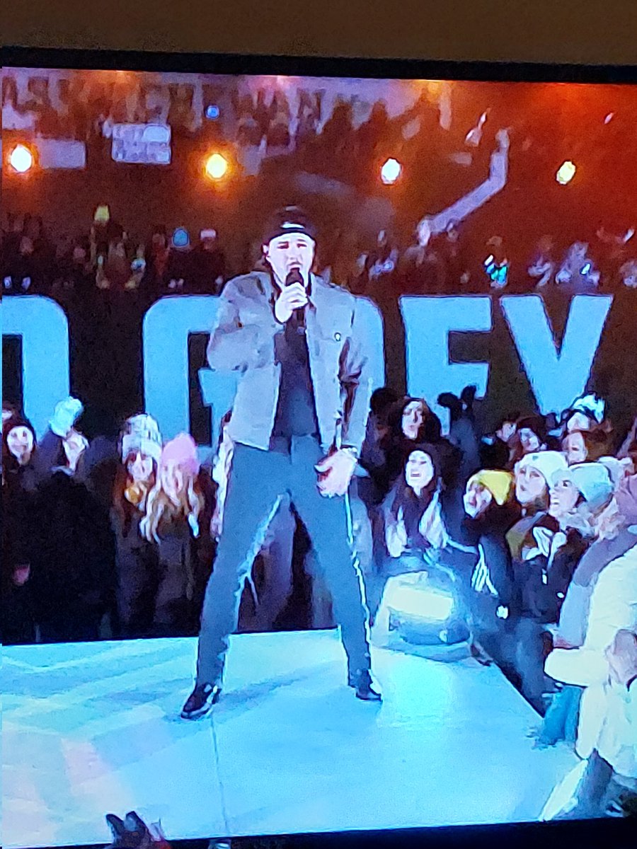 Roy_Norris's tweet photo. Great to see Hank Yarbo singing at the Grey Cup in #Saskatchewan #CornerGas #GreyCup109 https://t.co/slXWAHNSuL