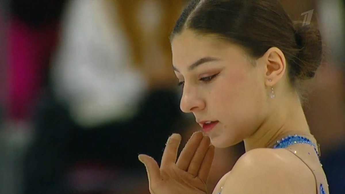 jimmbboe's tweet photo. Beautiful Anna!! She made sure to thank the children for collecting her gifts from the fans!!❤️❤️❤️ #AnnaFrolova #FigureSkating ❤️⛸️ https://t.co/mYZUnLseu3