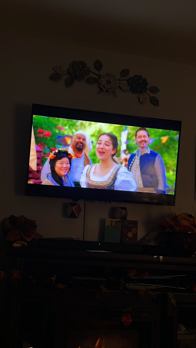 nlovewithmovies's tweet photo. #movienight with #Disenchanted 

#Enchanted #enchanted2 #AmyAdams https://t.co/UNCZRiavQa