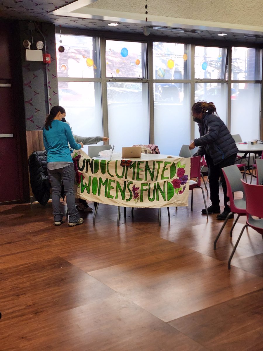 SenatorRJackson's tweet photo. I am grateful to Girls Scout Troop 3205 @seedco_org, @undocuwomensfund, Wurzweiler Carre Café &amp; my staff for coming together to host a coat distribution at @ywashhts.

Because of you, many migrants &amp; families in temporary housing will be able to keep warm during the winter. 🙏🏾 https://t.co/3wj4XS6tjh