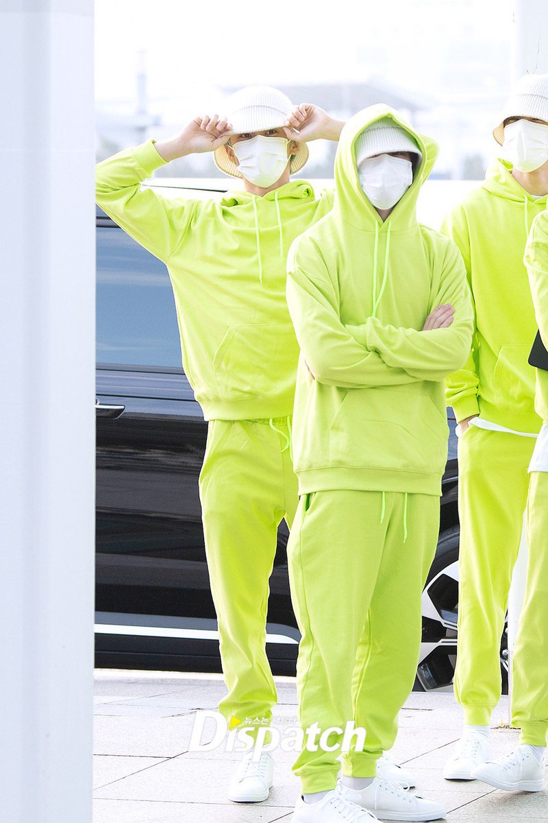 [PRESS] 221121 #NCTDREAM at Incheon International Airport on the way to Nagoya, Japan for NCT DREAM TOUR 'THE DREAM SHOW2 : In A DREAM' in Nagoya

#MARK &amp; #CHENLE