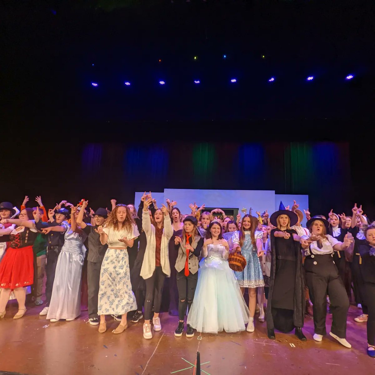 choir_ecms's tweet photo. That's a wrap on Enchanted Bookshop! Thank you to this fantastic cast and production staff for all of their hard work the past 3 and half months! Another successful show in the books! Get it, books?!
#enchantedbookshop #fallplay #eastcentraldramaclub #eastcentralmiddleschool https://t.co/b7wsfidEkM