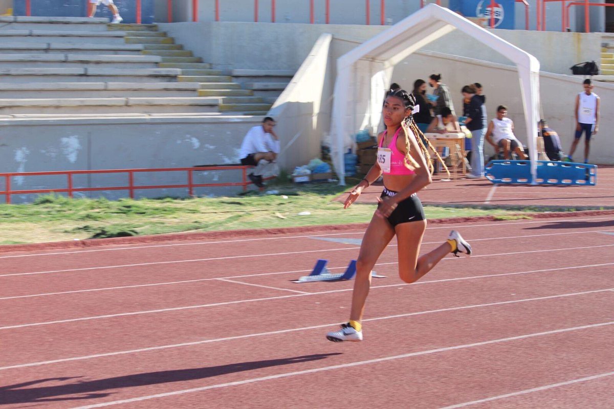 gobiernocolima's tweet photo. La destacada deportista colimense Azucena Jazmín Mariano Moctezuma, ganadora del Premio Estatal de Deporte 2022 apenas el viernes anterior, obtuvo su tercera 🥇 medalla de oro personal dentro de Paranacionales #Conade2022 en la prueba de 400 metros planos, con tiempo de 1:04:31. https://t.co/9MaOOZXn3j