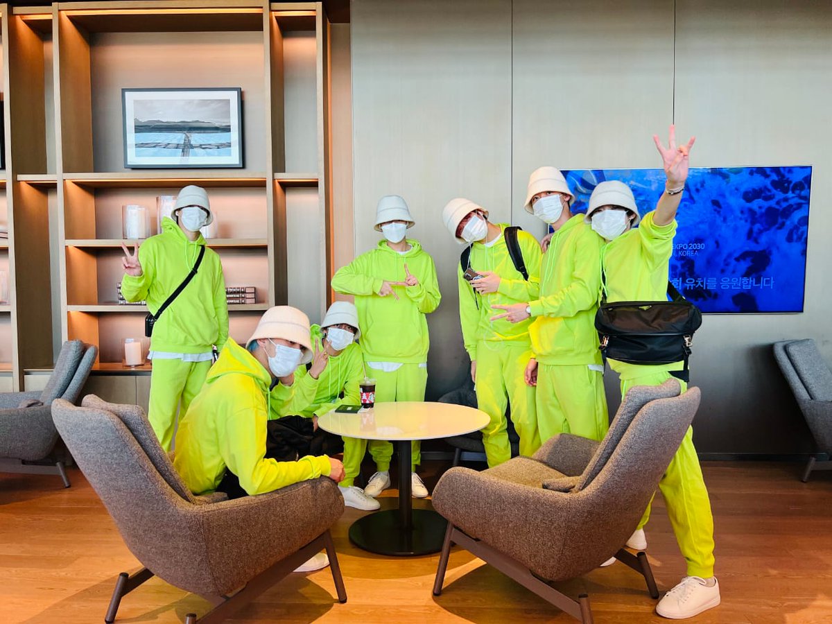 domiiapedta's tweet photo. 🌱SERBA SERBI NCT DREAM BAJU NEON DI AIRPORT🌱

-a thread- https://t.co/sXO6dcENOT