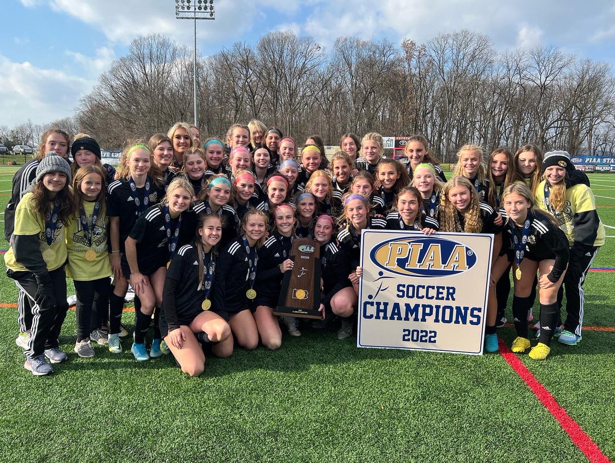 stiney744's tweet photo. We owe a million Thank You’s to so many people who supported us on this incredible journey!!  It still is so surreal! 💛⚽️🥇🖤 #PIAAStateChamps #3Peat https://t.co/pVqR4BKOqz