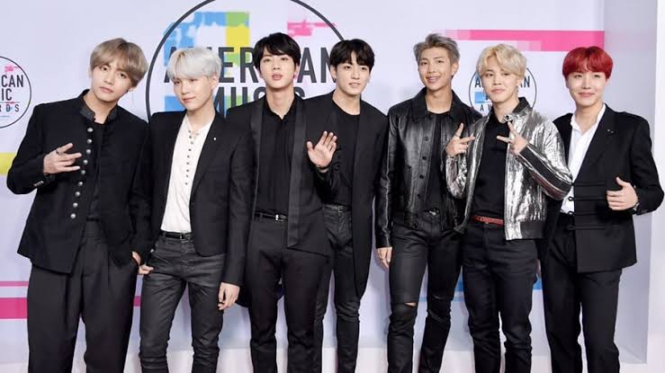 Mirá lo q era BTS en los AMAs 2017.
Tenían una presencia poderosa, causaban curiosidad en el PG. Eran tendencia en todas las redes sociales y los más buscados x los medios.

NADIE COMO BTS 🔥

I'm voting #BTS (<a href="/BTS_twt/">방탄소년단</a>) "BUTTER" for the 2022 #AMAsFanFavorite      Performance!